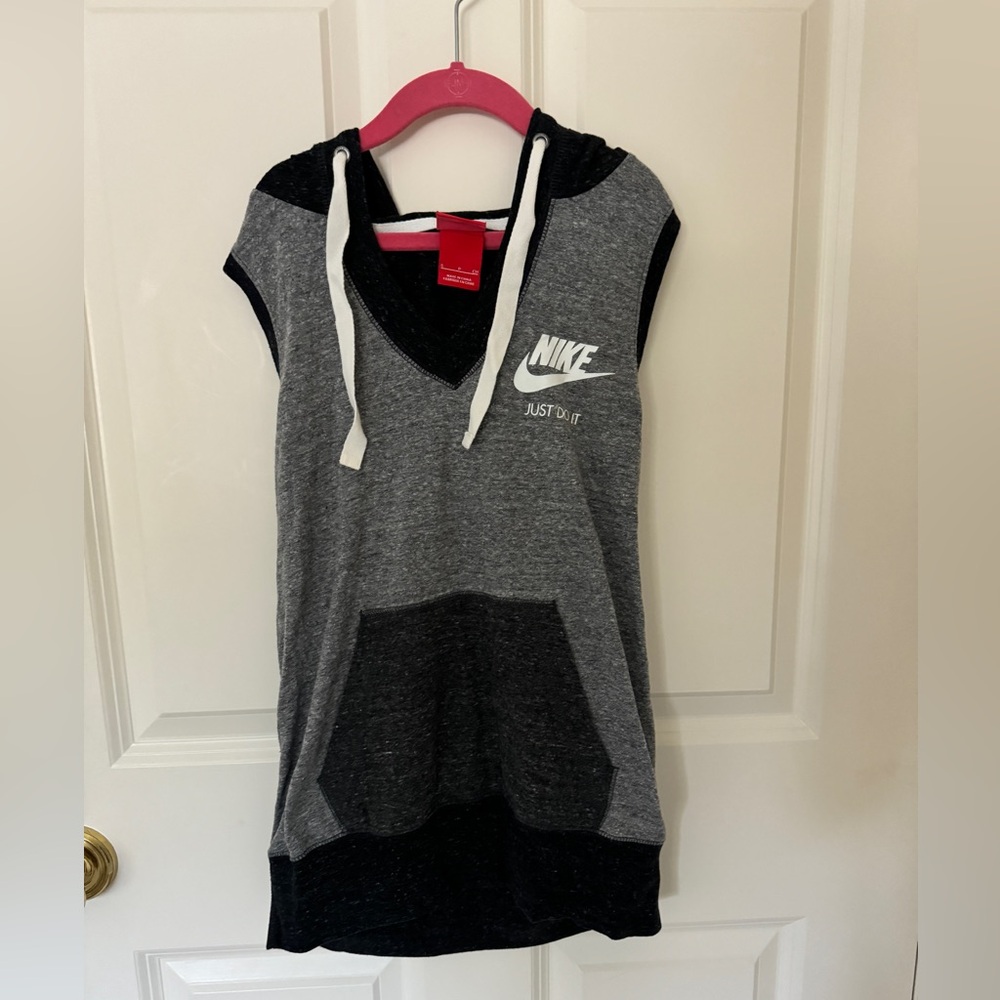 Nike sleeveless hoodie tee